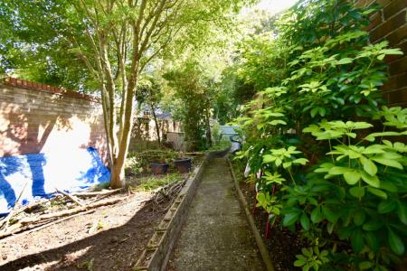 3 bedroom Terraced House for sale in Millcroft, Norwich, NR3