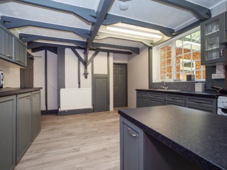 6 bedroom Detached house to let in St Mildreds Road, Earlham, Norwich, NR5