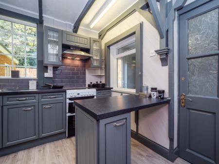 6 bedroom Detached house to let in St Mildreds Road, Earlham, Norwich, NR5