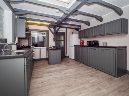 6 bedroom Detached house to let in St Mildreds Road, Earlham, Norwich, NR5