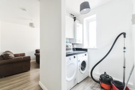 6 bedroom Semi-detached house to let in Savery Close, Norwich, NR5