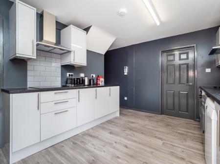 6 bedroom End of terrace house to let in Northfields, Norwich, NR4