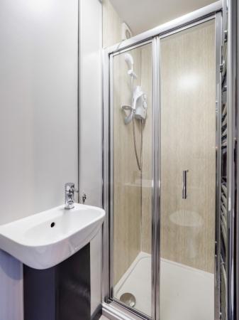 6 bedroom End of terrace house to let in Northfields, Norwich, NR4