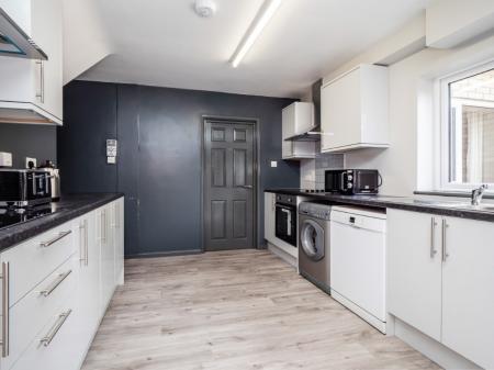 6 bedroom End of terrace house to let in Northfields, Norwich, NR4