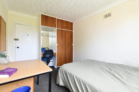 4 bedroom End of terrace house to let in Friends Road, Norwich, NR5