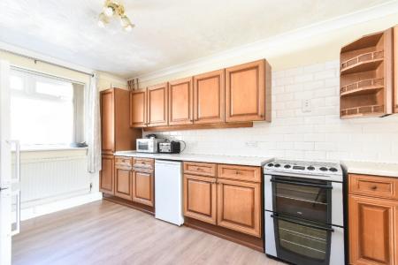 4 bedroom Semi-detached house to let in Cunningham Road, Norwich, NR5