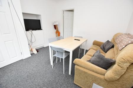 6 bedroom Semi-detached house to let in Cunningham Road, Norwich, NR5