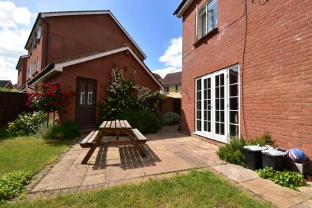 6 bedroom Detached house to let in Horn Pie Road, Three Score, Norwich, NR5