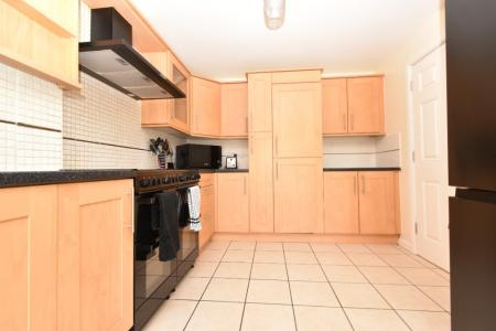 6 bedroom Detached house to let in Horn Pie Road, Three Score, Norwich, NR5