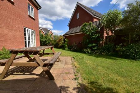 6 bedroom Detached house to let in Horn Pie Road, Three Score, Norwich, NR5