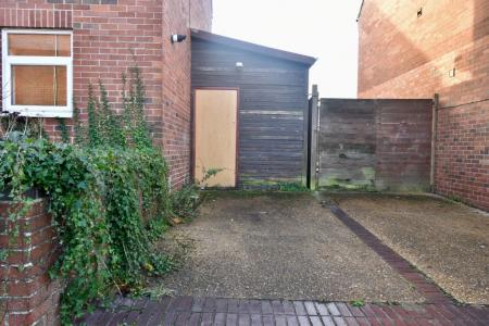 4 bedroom Semi-detached house for sale in Kerville Street, Norwich, NR5