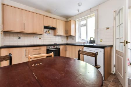 5 bedroom Semi-detached house to let in Wakefield Road, Norwich, NR5