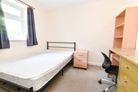 5 bedroom Semi-detached house to let in Wakefield Road, Norwich, NR5