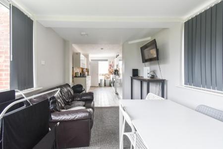 5 bedroom Semi-detached house to let in Friends Road, Norwich, NR5