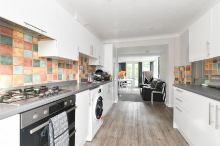 5 bedroom Semi-detached house to let in Friends Road, Norwich, NR5