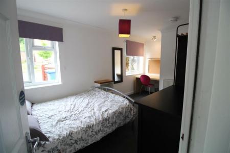 6 bedroom Semi-detached house to let in Winchcomb Road, Norwich, NR2