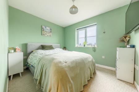2 bedroom Flat for sale in kingfisher close, Norwich, NR12