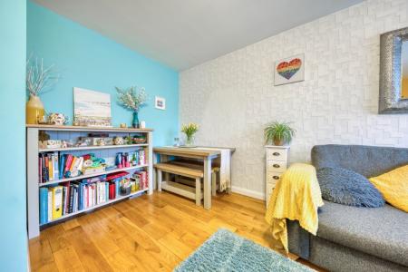 2 bedroom Flat for sale in kingfisher close, Norwich, NR12