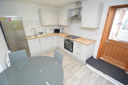 4 bedroom Property to let in Malvern Villas, Gilesgate DH1