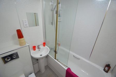 6 bedroom Property to let in The Hallgarth, Durham, DH1