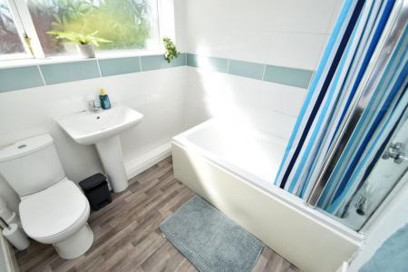 4 bedroom Property to let in Lowes Barn Bank, DH1