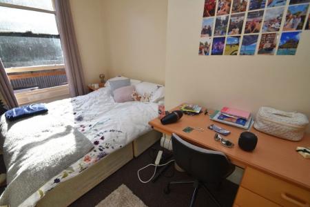 6 bedroom Property to let in The Avenue - DH1