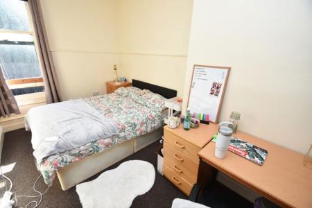 6 bedroom Property to let in The Avenue - DH1