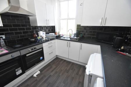 6 bedroom Property to let in The Avenue - DH1