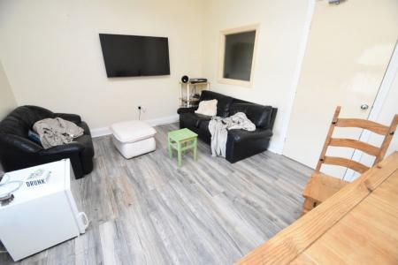 6 bedroom Property to let in The Avenue - DH1