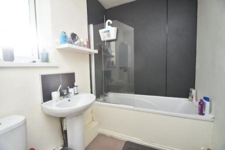 4 bedroom Property to let in Gray Avenue, Durham, DH1