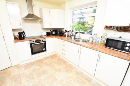 4 bedroom Property to let in Newton Drive, DH1