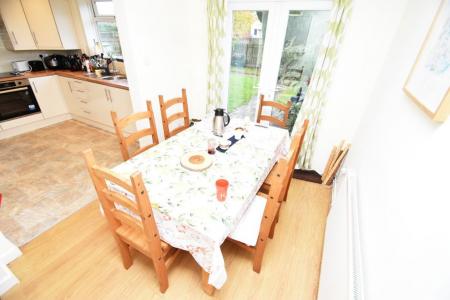 4 bedroom Property to let in Newton Drive, DH1