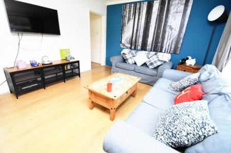 4 bedroom Property to let in Newton Drive, DH1