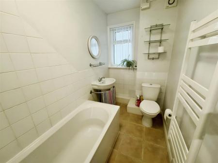 2 bedroom Apartment to let in Station Road, Wimborne