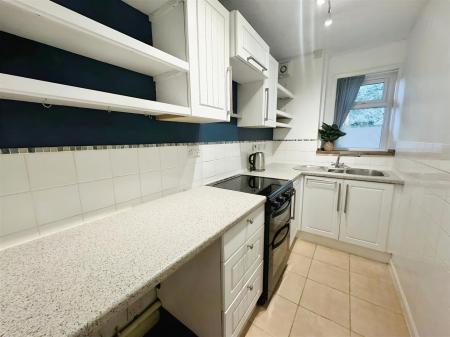 2 bedroom Apartment to let in Station Road, Wimborne