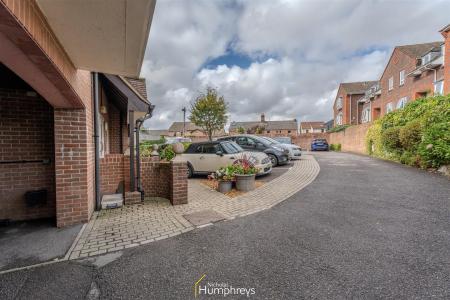 2 bedroom Apartment to let in Poole Road, Wimborne