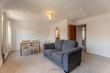 2 bedroom Apartment to let in Crescent Road, Wimborne