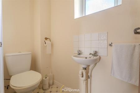 2 bedroom Apartment to let in Allens Road, Wimborne