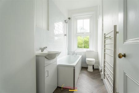 2 bedroom Apartment to let in East Street, Wimborne