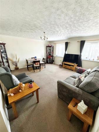 2 bedroom Apartment to let in Station Road, Wimborne