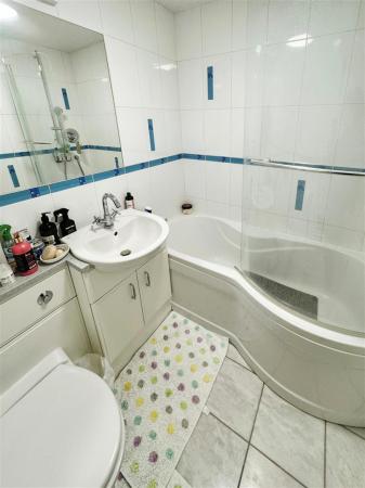 2 bedroom Apartment to let in Station Road, Wimborne