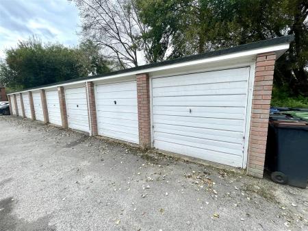 2 bedroom Property for sale in Allenview Road, Wimborne