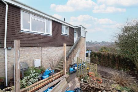2 bedroom Property to let in Laurel Close, Corfe Mullen