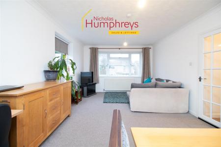 2 bedroom Property to let in Laurel Close, Corfe Mullen