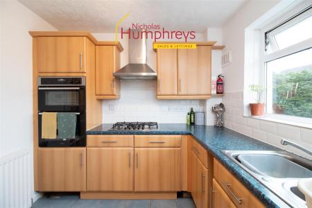 2 bedroom Property to let in Laurel Close, Corfe Mullen