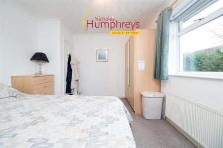 2 bedroom Property to let in Laurel Close, Corfe Mullen