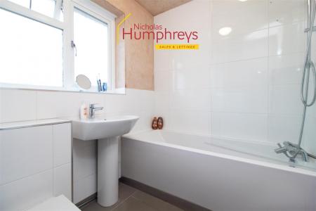 2 bedroom Property to let in Laurel Close, Corfe Mullen