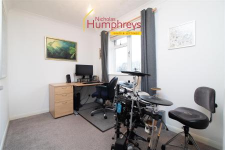 2 bedroom Property to let in Laurel Close, Corfe Mullen
