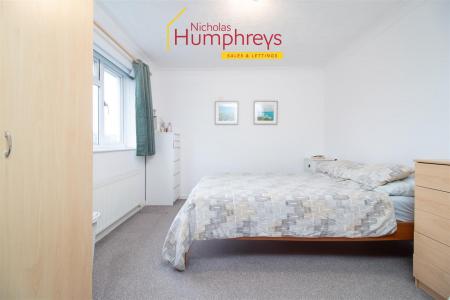 2 bedroom Property to let in Laurel Close, Corfe Mullen