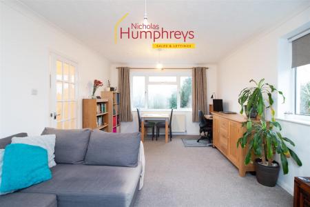 2 bedroom Property to let in Laurel Close, Corfe Mullen